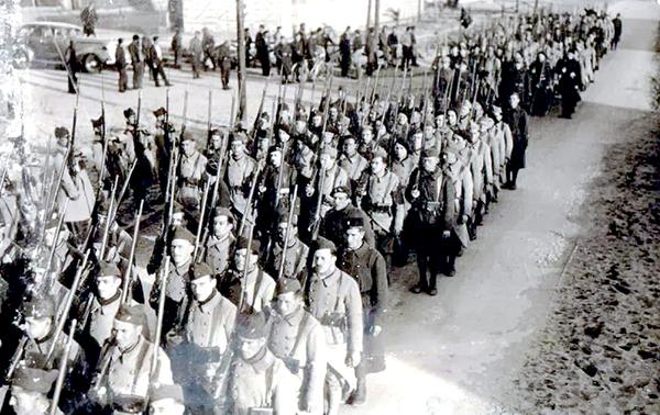 Défilé des Volontaires étrangers en 1940.
