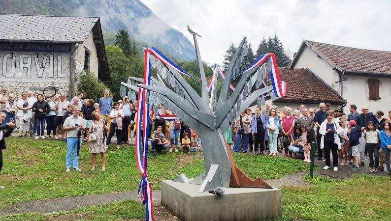 80 ans après, Aiguebelette rend hommage aux Juifs déportés lors de la rafle du 26 août 1942,&nbsp;France Bleu Pays de Savoie. 
