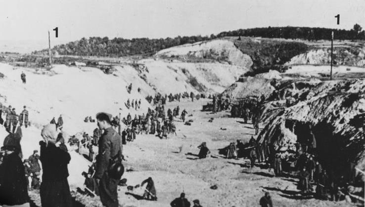 Ravin de Babi Yar, Kiev,&nbsp;1941. Photographie de la Wehrmacht. Source : Willy Malizsewski&nbsp; 