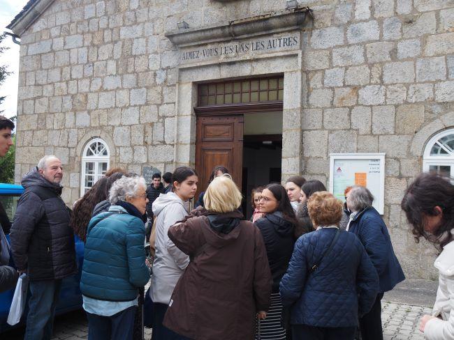 Voyage au Chambon-Lignon d'un groupe d'Écoute Mémoire et Histoire (OSE) et de lycéens de l'école Yabné