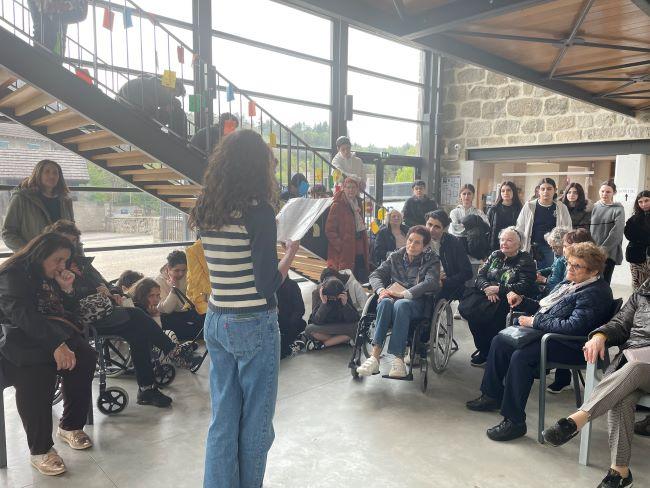 Voyage au Chambon-Lignon d'un groupe d'Écoute Mémoire et Histoire (OSE) et de lycéens de l'école Yabné