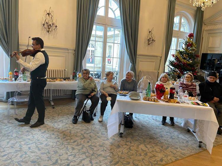 Rencontre conviviale à la mairie du 9e arrondissement, à Paris le 14 décembre. Photo Rachel Rimmer, FMS. 