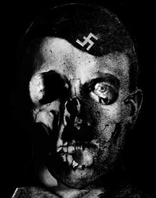 Hitler, Grauenfresse (Hitler, gueule de l'horreur), Pays-Bas, 1933 © The Estate of Erwin Blumenfeld, 2022. 