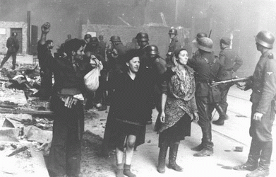 La fin du soulèvement du Ghetto de Varsovie, mai 1943&nbsp;© archives allemandes 