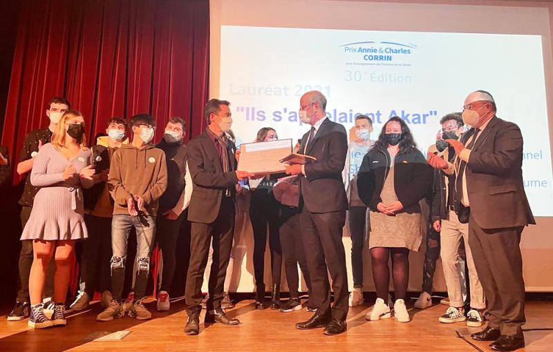 Remise du Prix aux élèves du&nbsp;lycée professionnel Émile Zola de Bar-le-Duc par le ministre de l'Éducation nationale. Photo : compte Twitter de Jean-Michel Blanquer. 