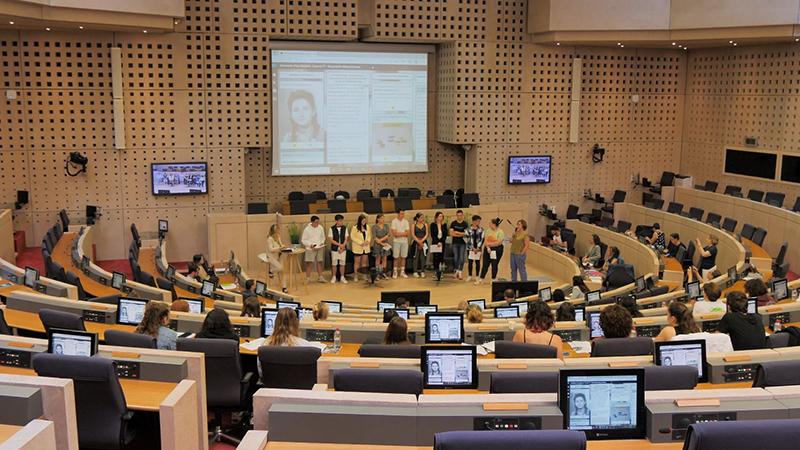 Présentation du travail des élèves de Première Agora du Lycée Bourg Chevreau Sainte Anne de Segré-en-Anjou Bleu. Photo : Conseil régional des Pays de la Loire.