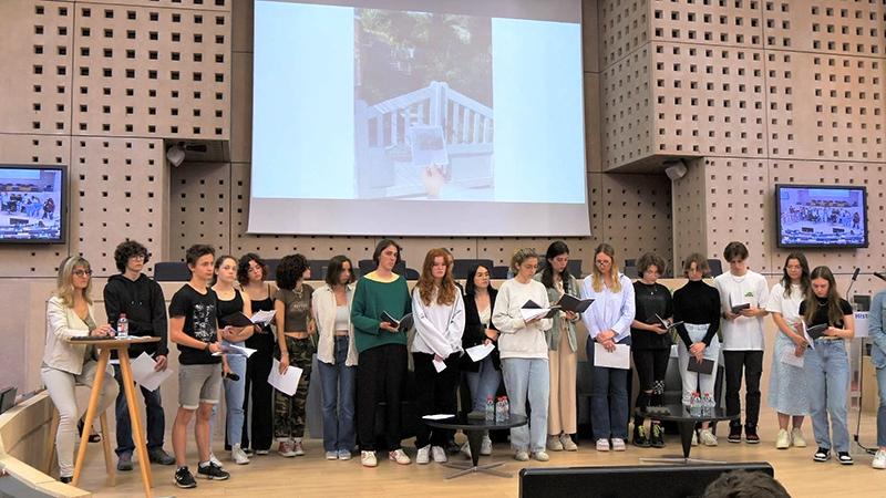 Présentation du travail des élèves de Terminale spécialité Arts plastiques&nbsp;du Lycée Grand Air à La Baule. Photo : Conseil régional des Pays de la Loire. 