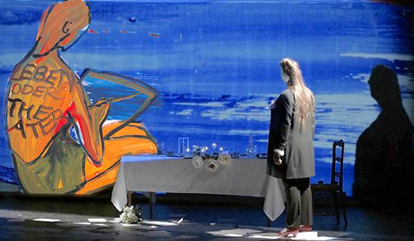 Image du spectacle "Lotte et le Murmure des Tableaux". Photo : Nigra Kiso