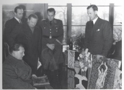 Goering en visite à Paris pour compléter sa collection d'œuvres d'art volées aux juifs français. © Archives du ministère des Affaires étrangères 