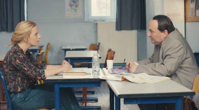 Florence Janas et Patrick d'Assumçao dans le court-métrage L'Inspection. Crédit : GoGoGo Films / de films en aiguille