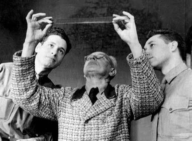 Stewart Schulberg (à droite), avec le photographe de Hitler, Henirich Hoffmann.&nbsp; 