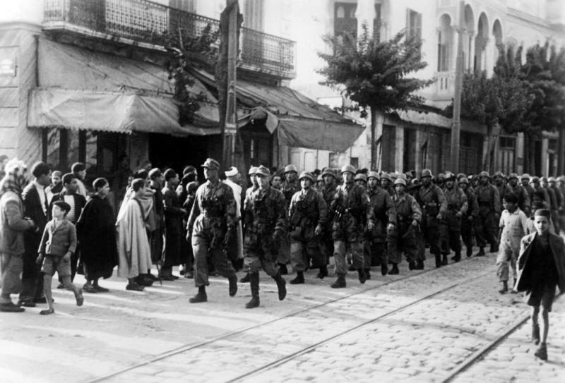Troupes allemandes arrivant à Tunis, novembre 1942. Crédit : Mémorial de la Shoah