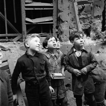Children looking up in war-damaged surroundings, Caen, c.1944, Archives Départementales du Calvados