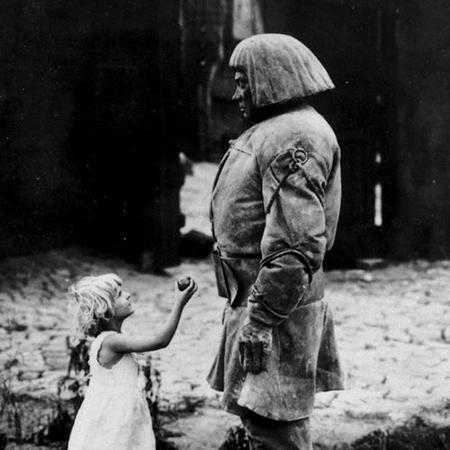 Paul Wegener, Le Golem, comment il vint au monde, 1920. Deutsche Kinemathek, Berlin - Succession Paul Wegener