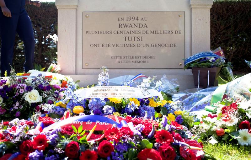 La stèle inaugurée le 31 octobre 2014 au cimetière du Père Lachaise. 