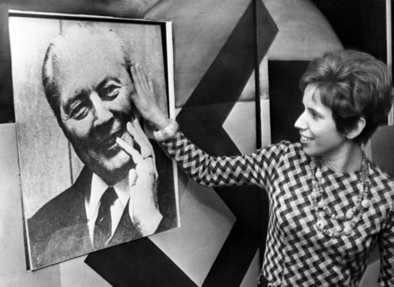 Le 7 novembre 1968, à l'occasion du congrès annuel de la CDU à Berlin, Beate Klarsfeld gifle le chancelier Kiesinger, un ex-nazi.