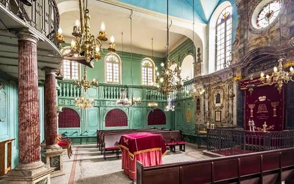 La salle de culte de la Synagogue de Carpentras. Crédit : Association pour la valorisation du patrimoine culturel juif de Carpentras