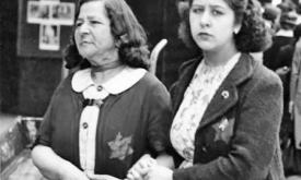 Femmes juives portant l'étoile jaune. Paris, 1942