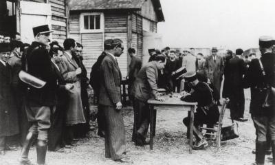L'enregistrement des internés au camp de Pithiviers