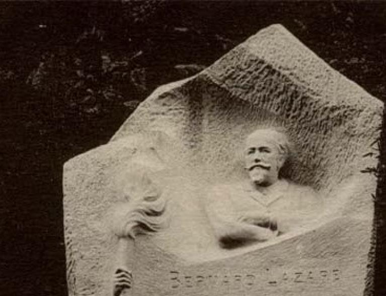 #Inauguration : réinstallation de la statue de Bernard Lazare à Nîmes